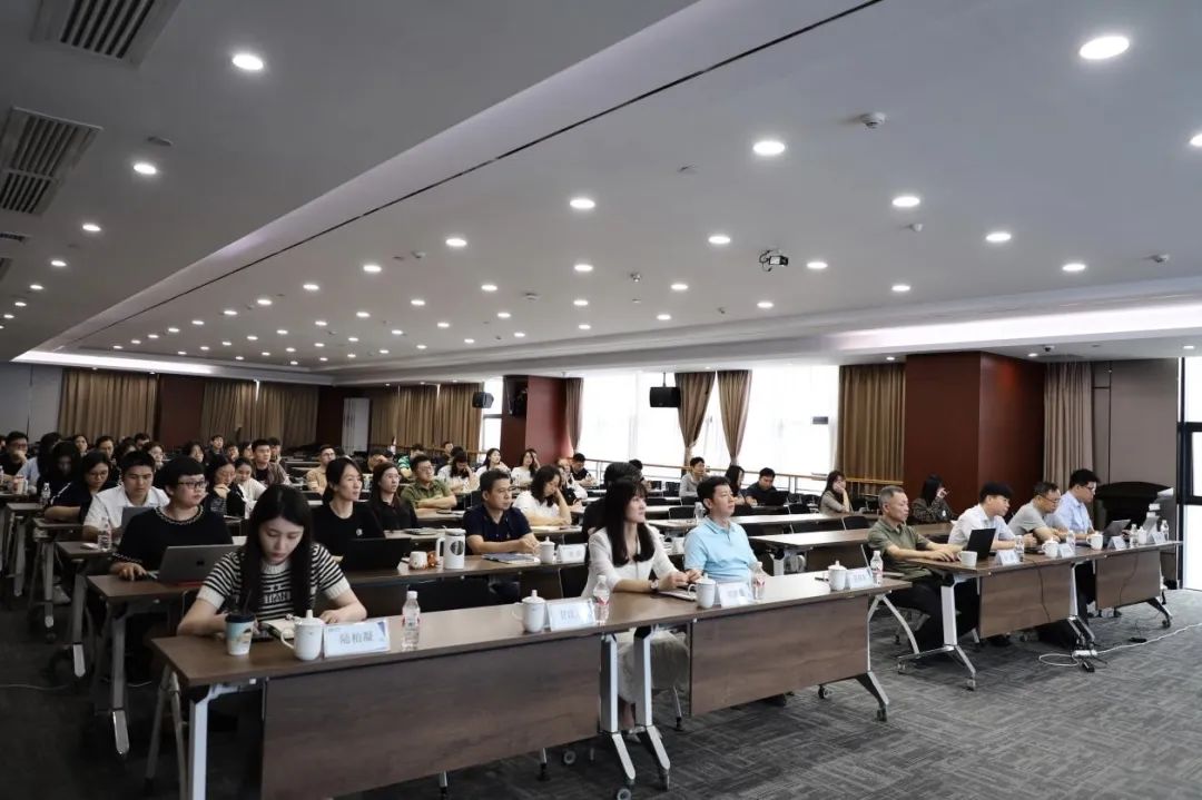 中信恒泰集團組織開展新質(zhì)生產(chǎn)力及新政策、新形勢下招投標(biāo)工作應(yīng)對策略專題培訓(xùn)